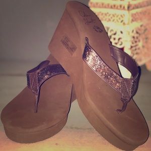 Size 8 Colin Stuart sparkly flip flops